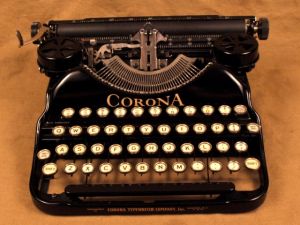 Corona antique black typewriter - mylusciouslife.jpg